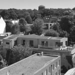 Das nachhaltige Penthouse auf dem Hochbunker inmitten des Wohngebiets hat u.a. eine Dachbegrünung und eine Photovoltaikanlage