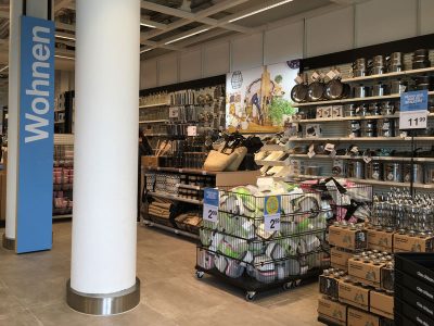 Produkte des Wohnbereichs im Clas Ohlson Store in Hamburg am Jungfernstieg, Erdgeschoss