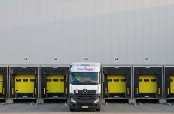 rmplus-igs-altenwerder-lkw-vor-luken-800x600