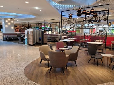 Redesign Food Court Weserpark, Bereiche sind von einander durch verschiedene Fussbodenbeläge getrennt