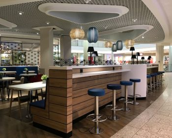 Redesign Food Court Weserpark in Bremen, Restaurantbereich mit Barhockern